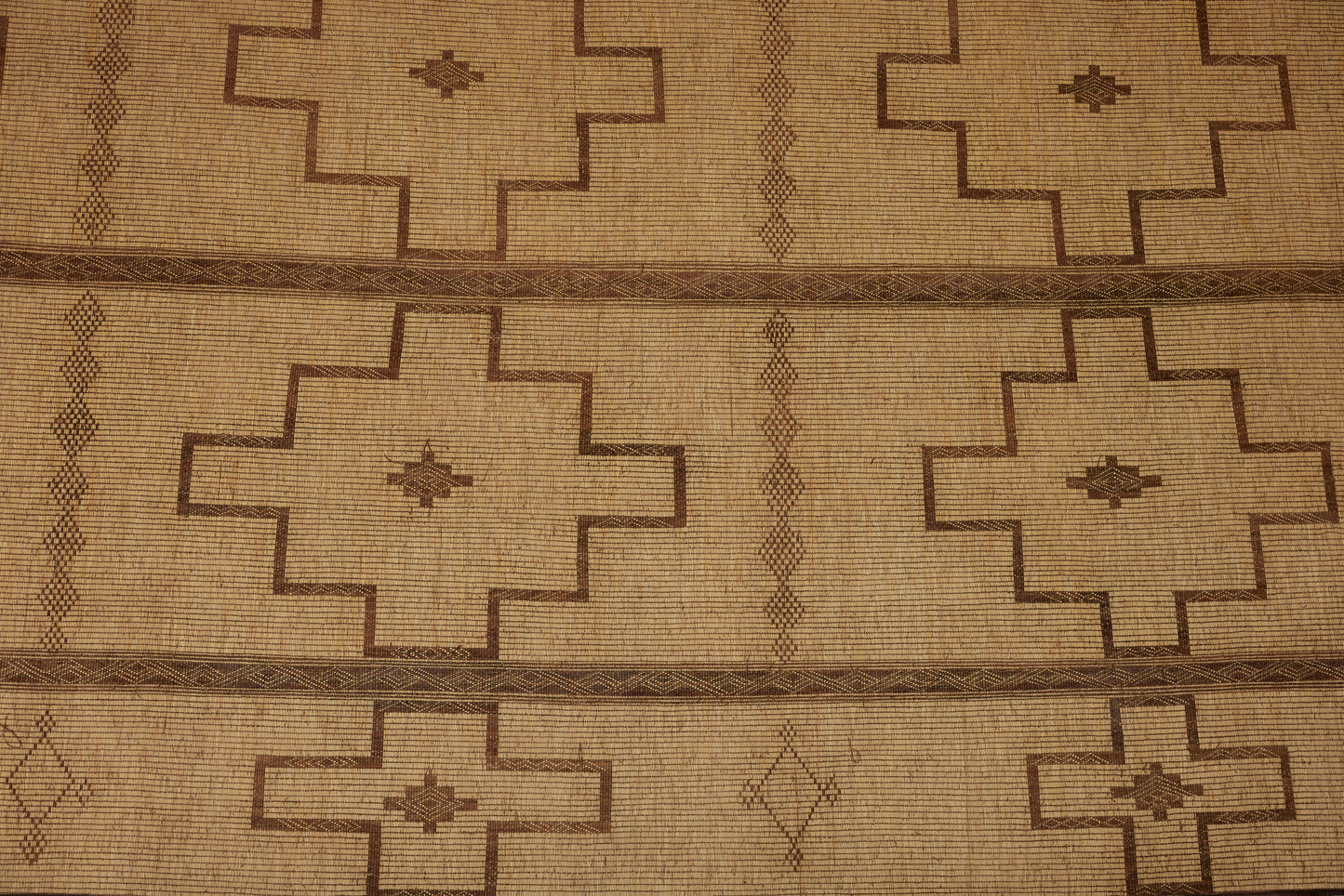 Very Large Light Color Tuareg with a Field of Six Large Diamonds (9' 6" x 18')
