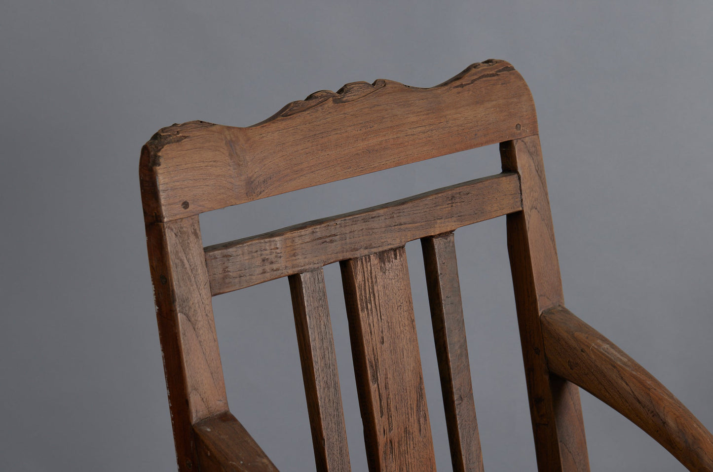 19th Century Dutch Colonial Teak Armchairs with a Slightly Crested Back - detail