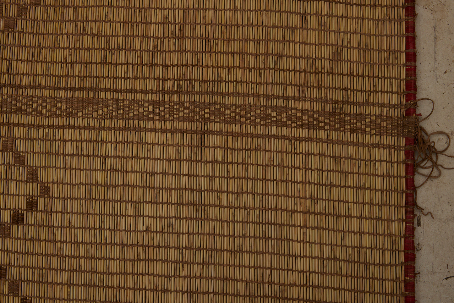 Large Light Coloured Banded Tuareg Mat with Bands of Stepped Diamonds ............... (8'5''x 15'4'')