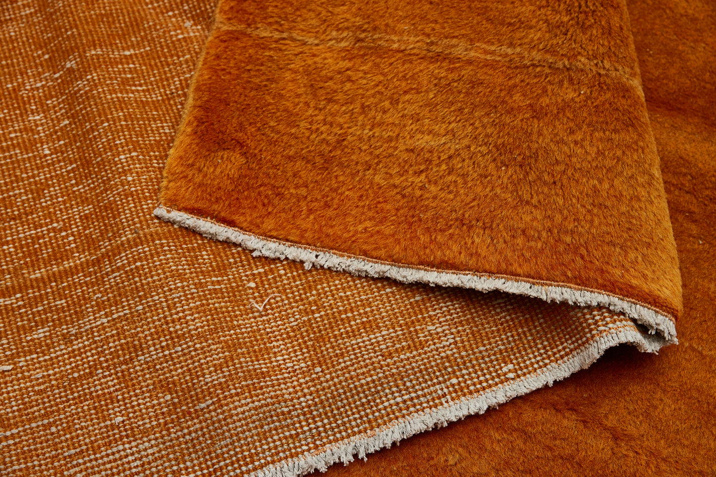 Medium Turmeric Sparta Carpet .......... (7' 2'' x 10' 5'')