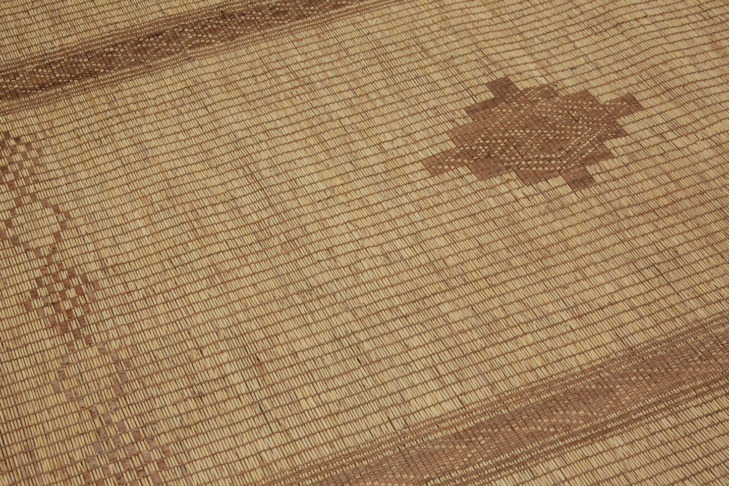 Triple Banded Tuareg Mat with Diamonds and Stars .............. (8' 3'' x 16' 7'')