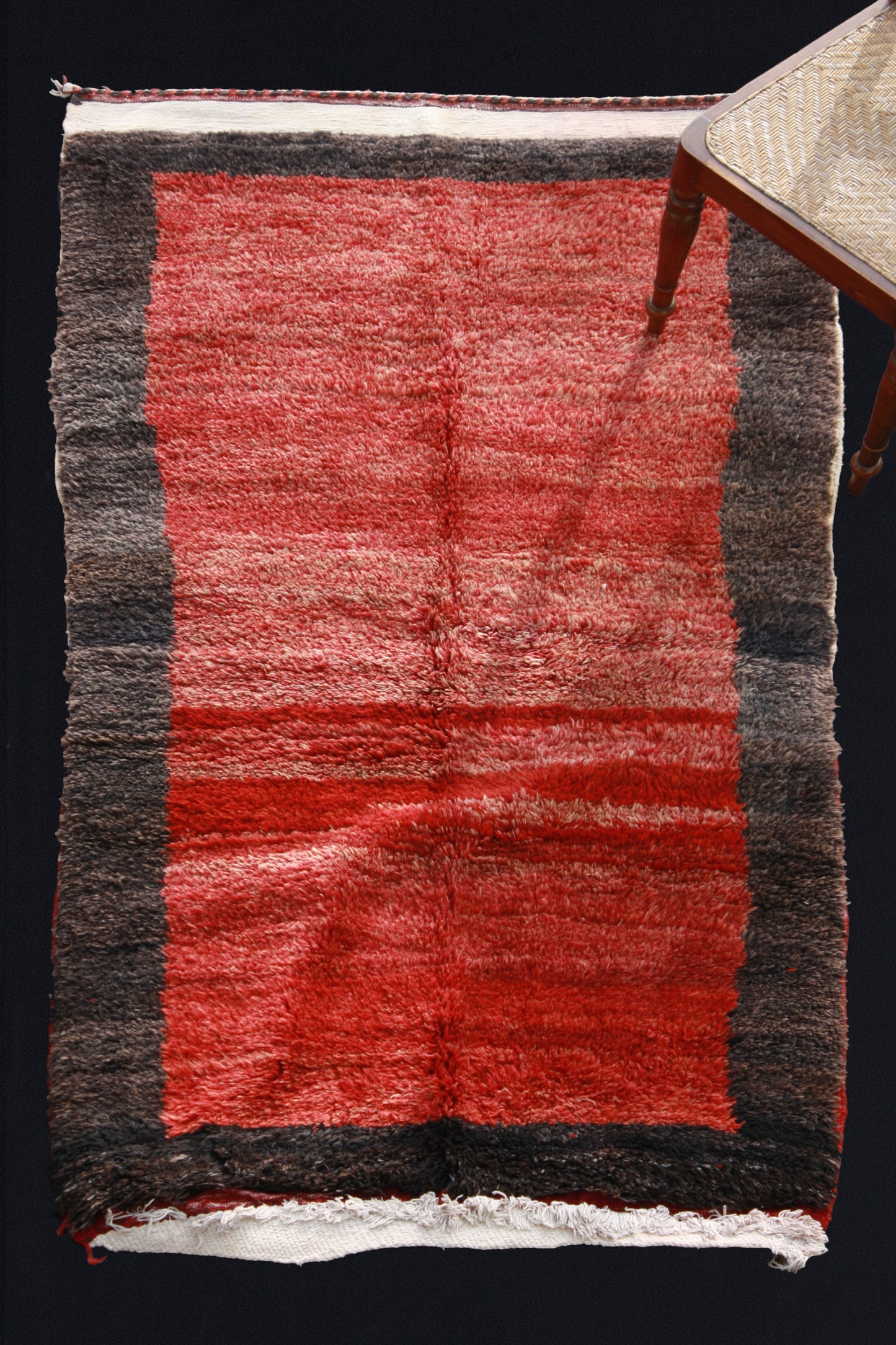 Konya Tulu Red Carpet with Black Border (3' 10" x 6' 4")
