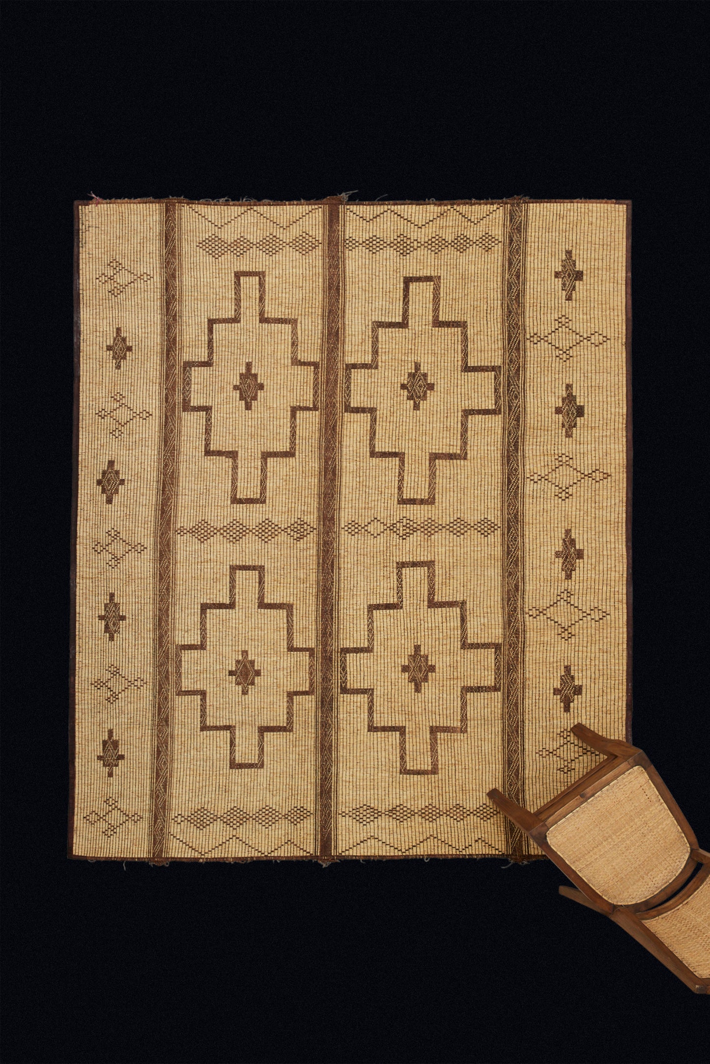 Medium Size Light Color Tuareg with Central Field of Stacked Diamonds (6' 6" x 8' 4")