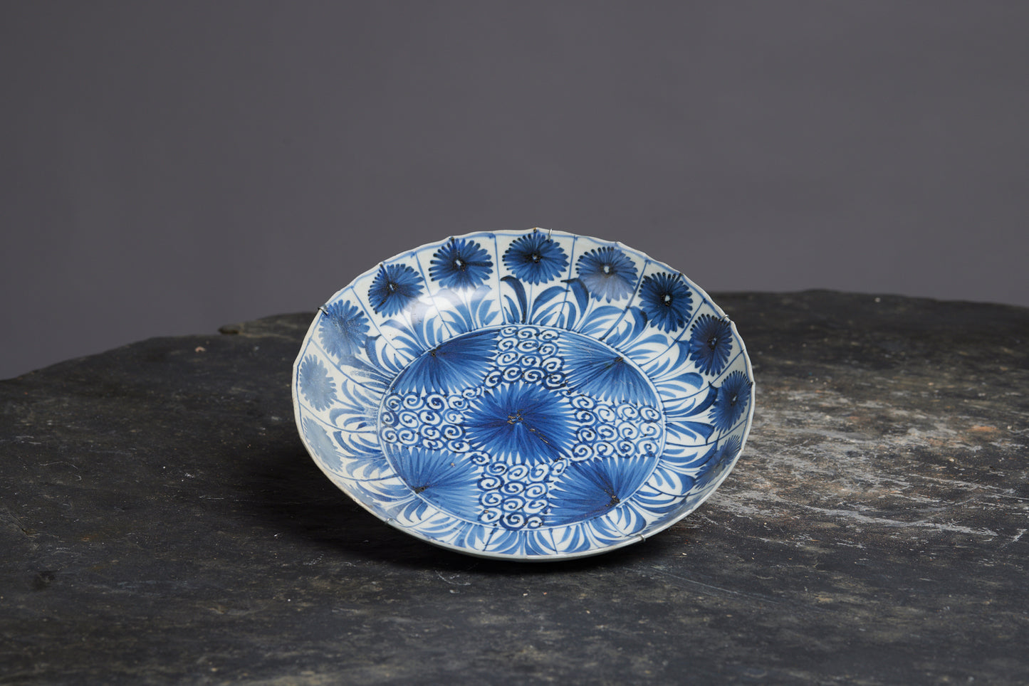 Large Lotus Shaped Kangxi Bowl with a Chrysanthemum Painted Border
