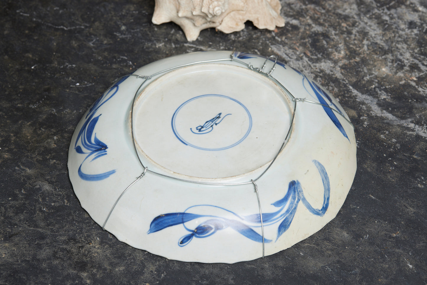 Large Lotus Shaped Kangxi Bowl with a Chrysanthemum Painted Border