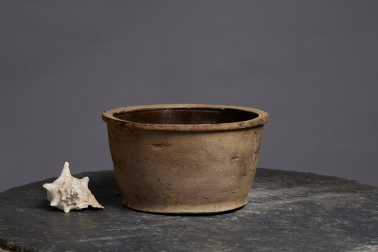 Sulewesi Deep Stone Bowl for the Production of Tofu