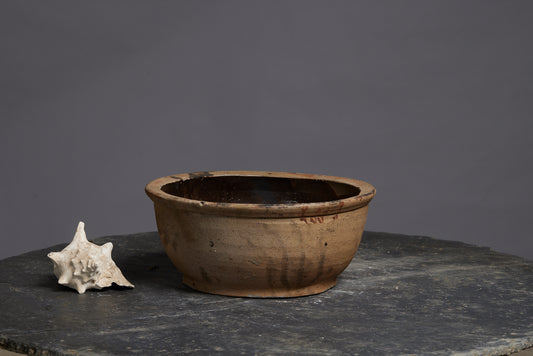 Sulewesi Deep Stone Bowl for the Production of Tofu
