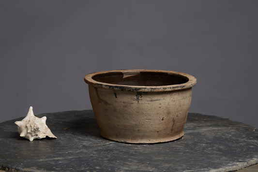 Sulewesi Deep Stone Bowl for the Production of Tofu