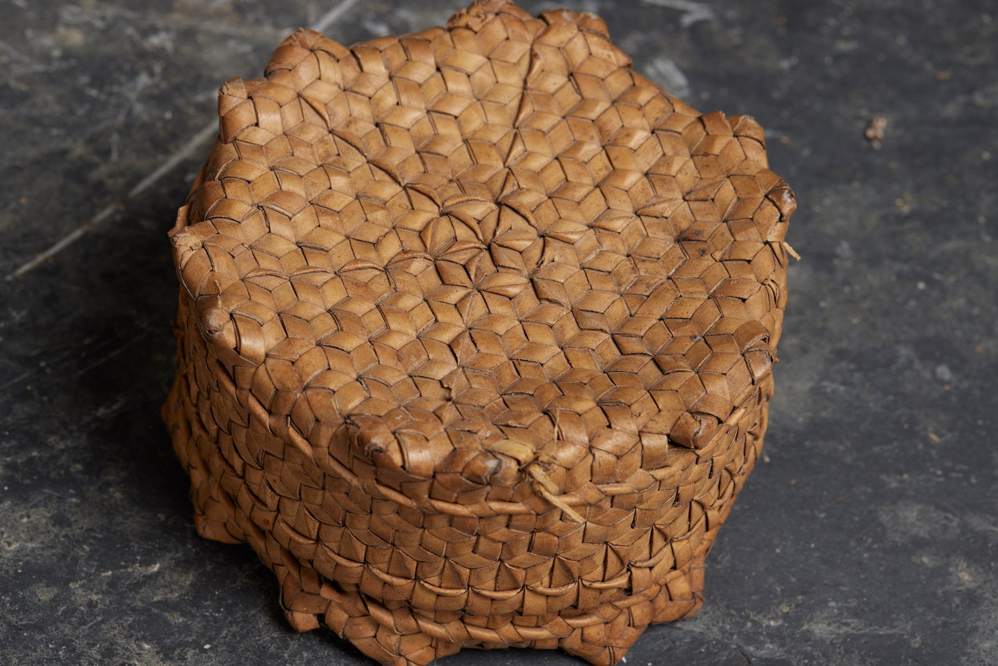 Round Shape Palm Woven Timor Basket with a Cover
