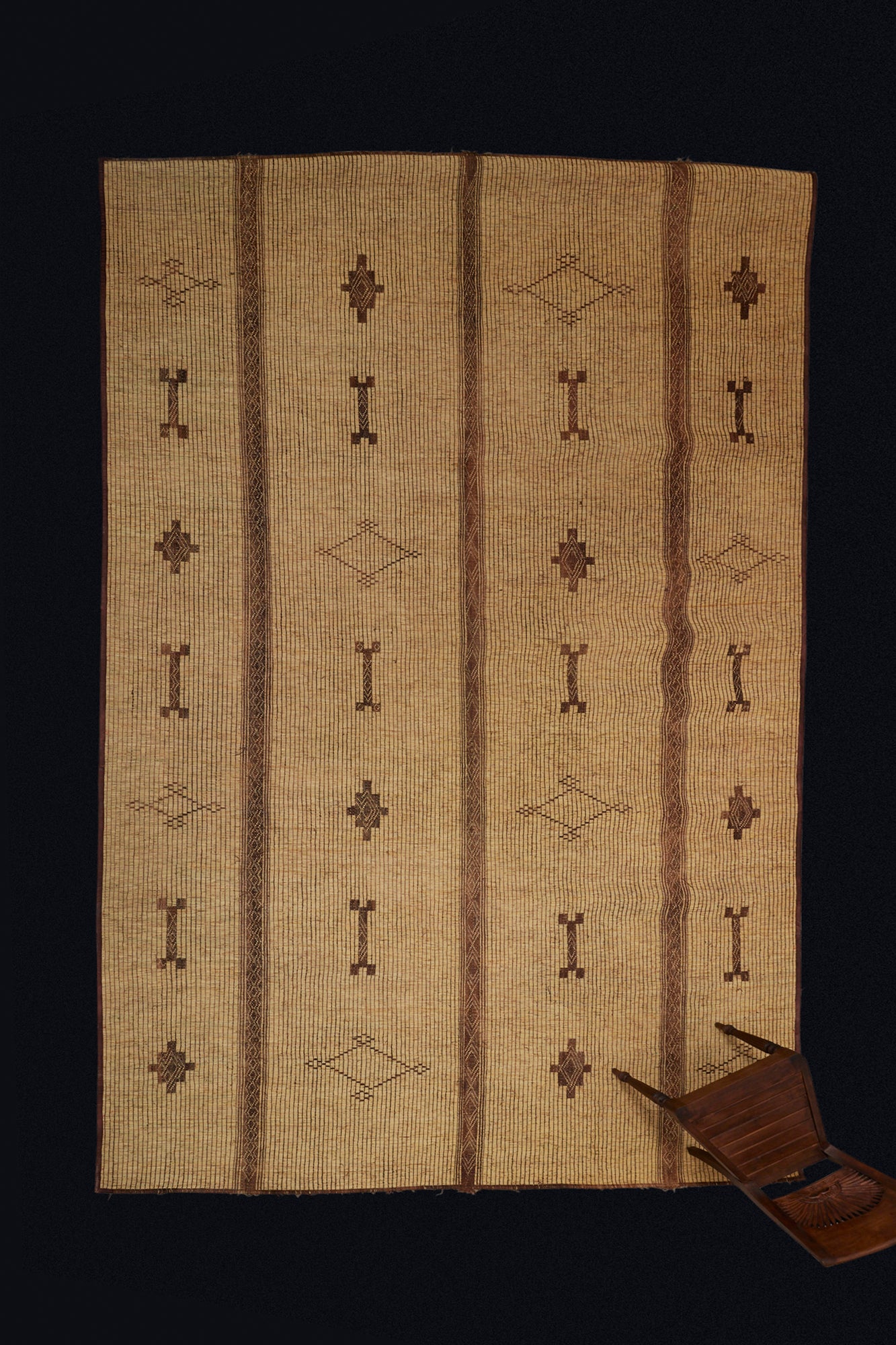 Large Blond Tuareg with Bone & Stepped Diamond Motif with 3 Broad Decorative Bands.....(9'4" x 15'7")