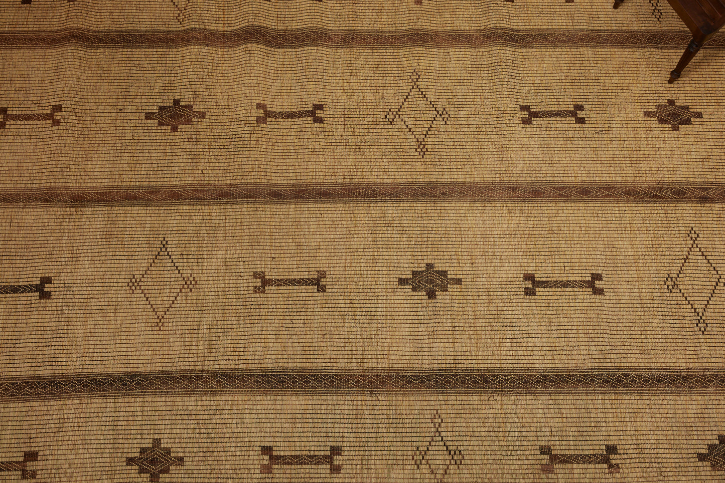 Large Blond Tuareg with Bone & Stepped Diamond Motif with 3 Broad Decorative Bands.....(9'4" x 15'7")