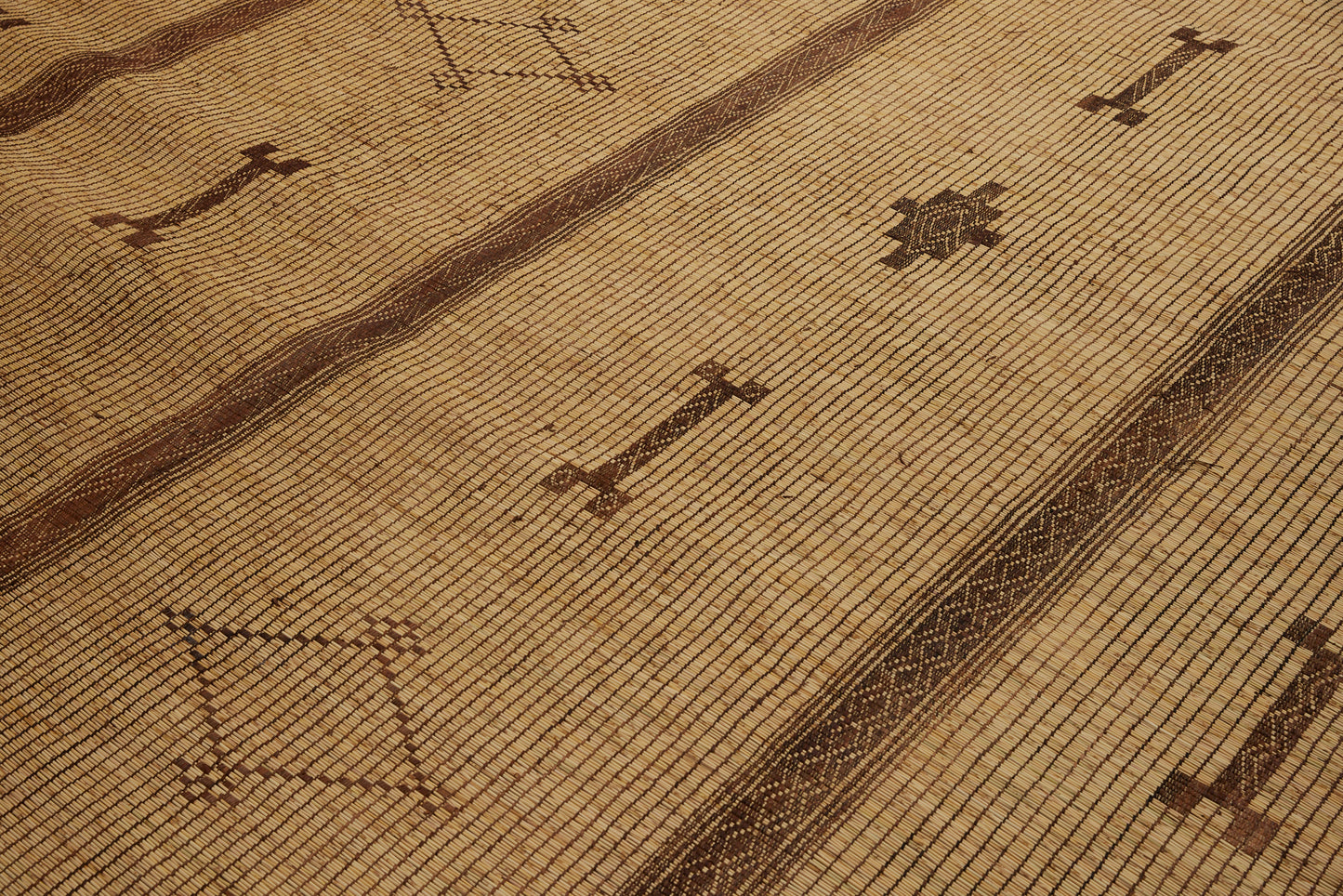 Large Blond Tuareg with Bone & Stepped Diamond Motif with 3 Broad Decorative Bands.....(9'4" x 15'7")