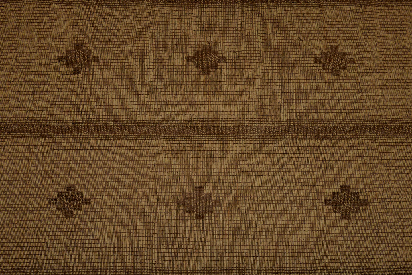 Large Light Coloured Tuareg Mat with Patterned Stepped Diamonds ............... (8'7" x 15'6")