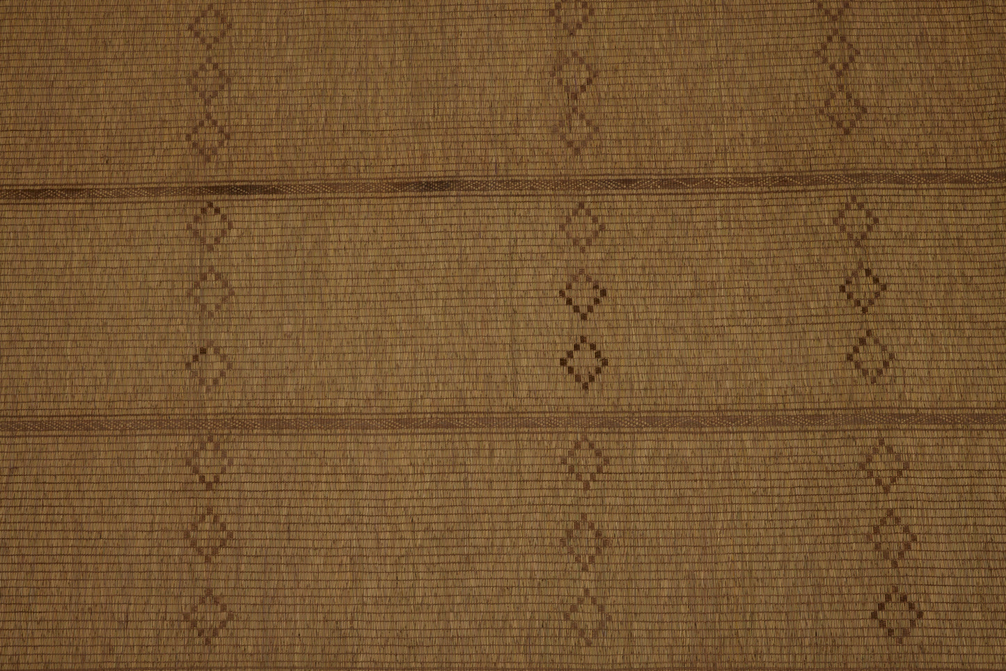 Large Light Coloured Banded Tuareg Mat with Bands of Stepped Diamonds ............... (8'5''x 15'4'')