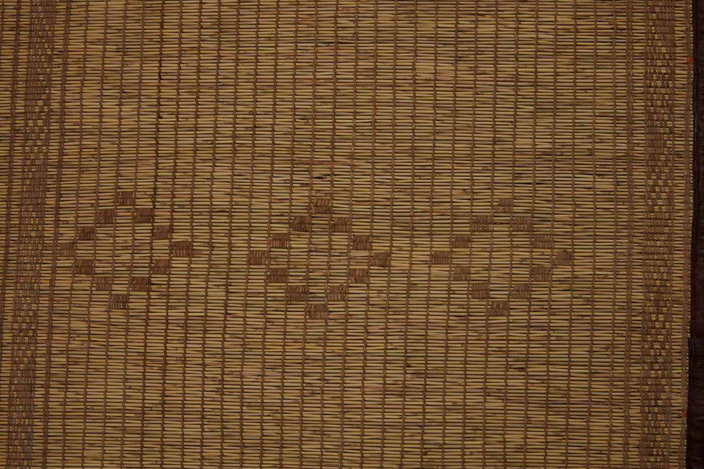 Large Light Coloured Banded Tuareg Mat with Bands of Stepped Diamonds ............... (8'5''x 15'4'')