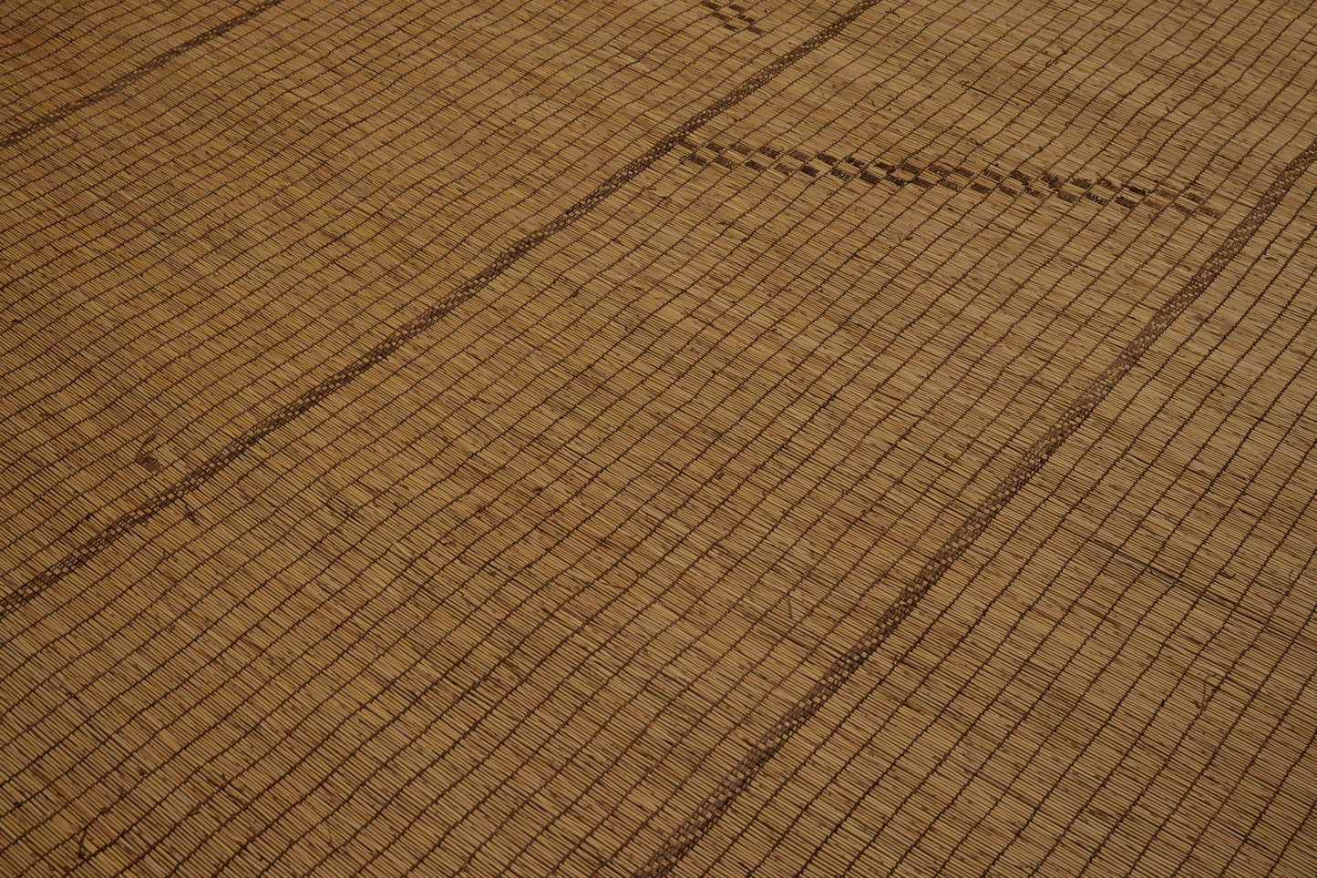 Light Coloured Medium Sized Simple Tuareg Carpet with Pin Stripping ............... (6'11''x 12'8'')