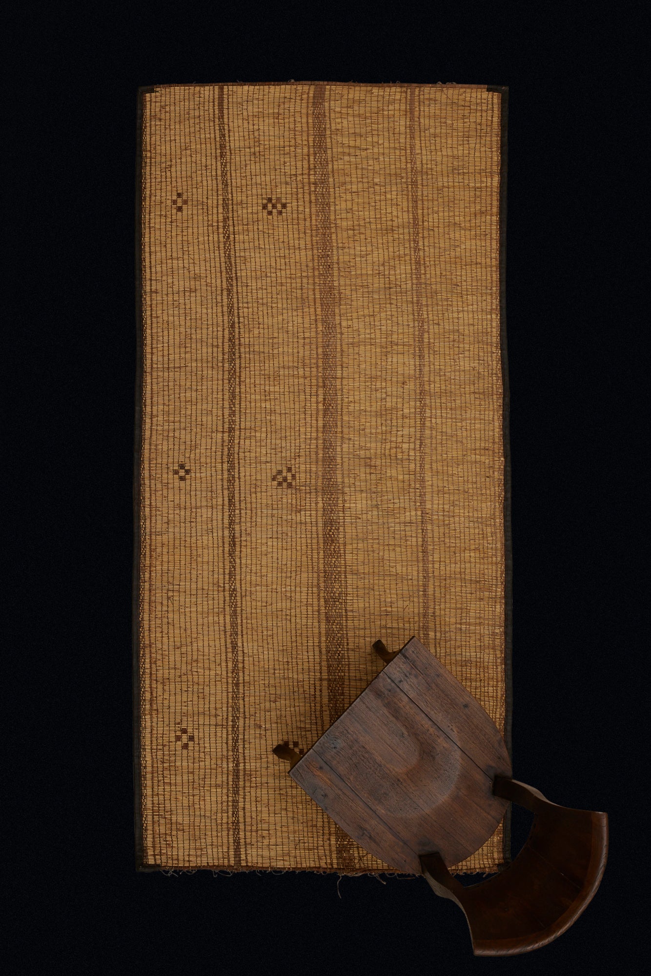 Small Tuareg Rug Fragment with Simple Patterned Stripes .............. (3'9''x 7'4'')