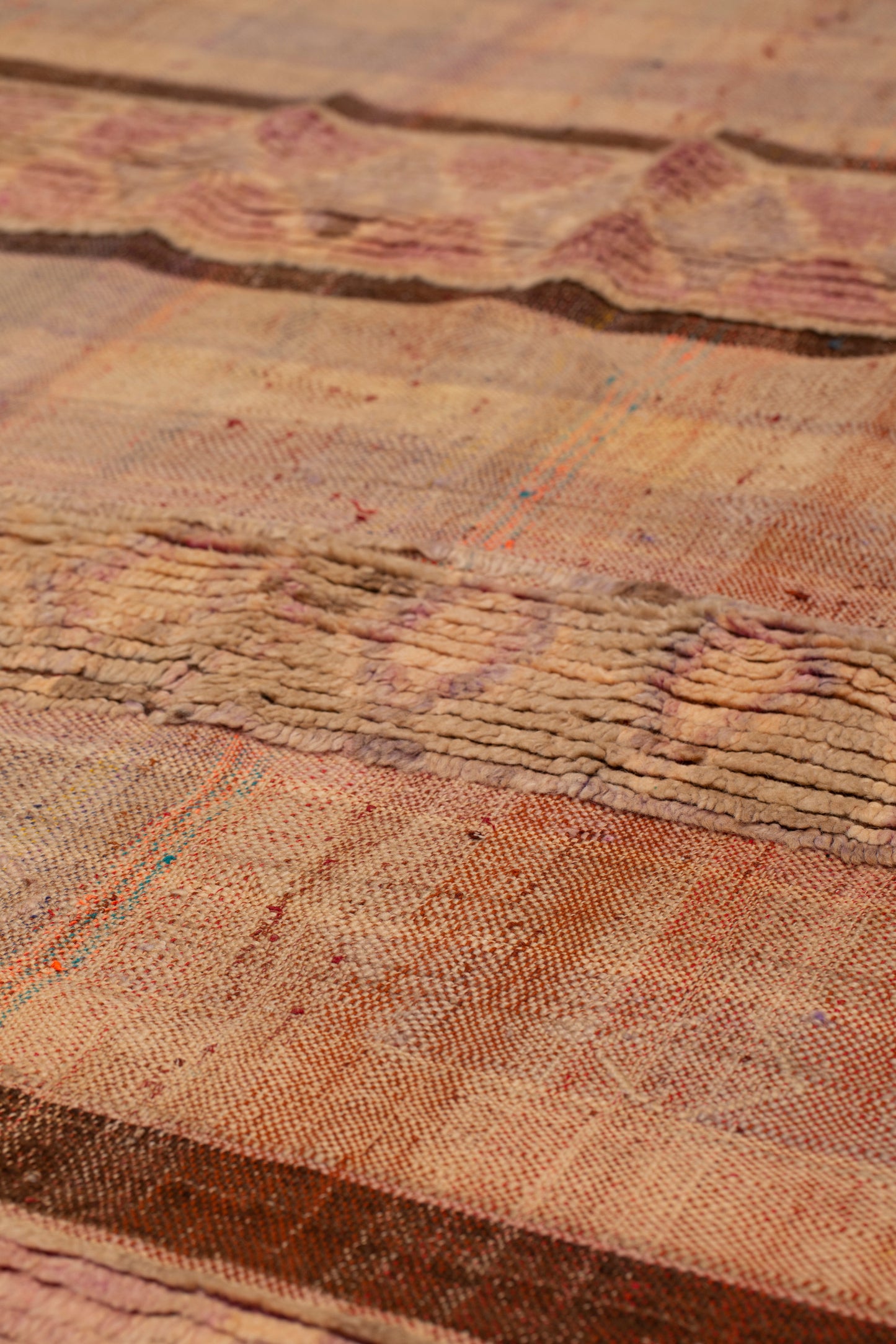 High Atlas Flat Pale Woven Carpet with Saw Tooth Pattern (4' 6" x 8')