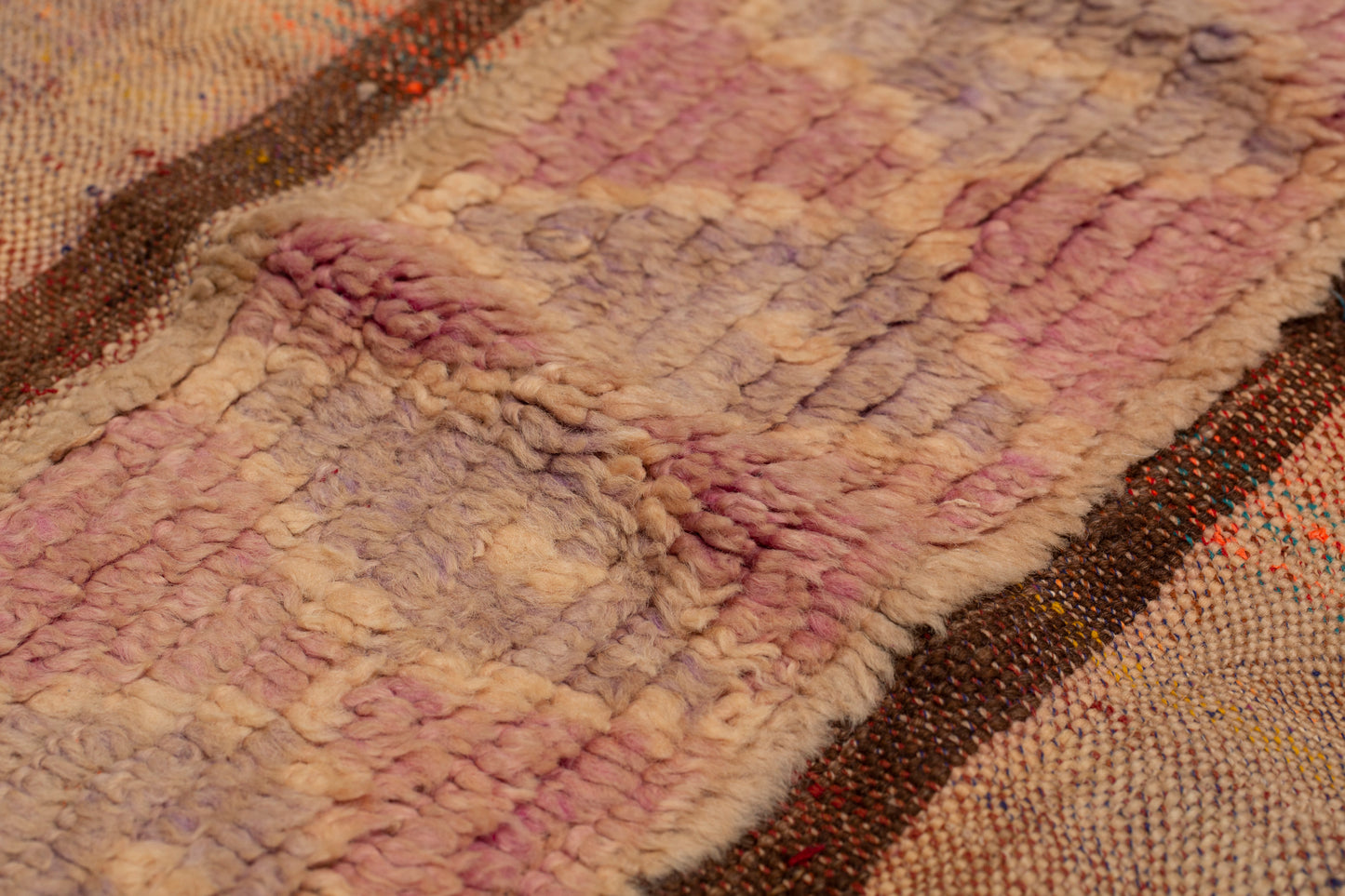 High Atlas Flat Pale Woven Carpet with Saw Tooth Pattern (4' 6" x 8')
