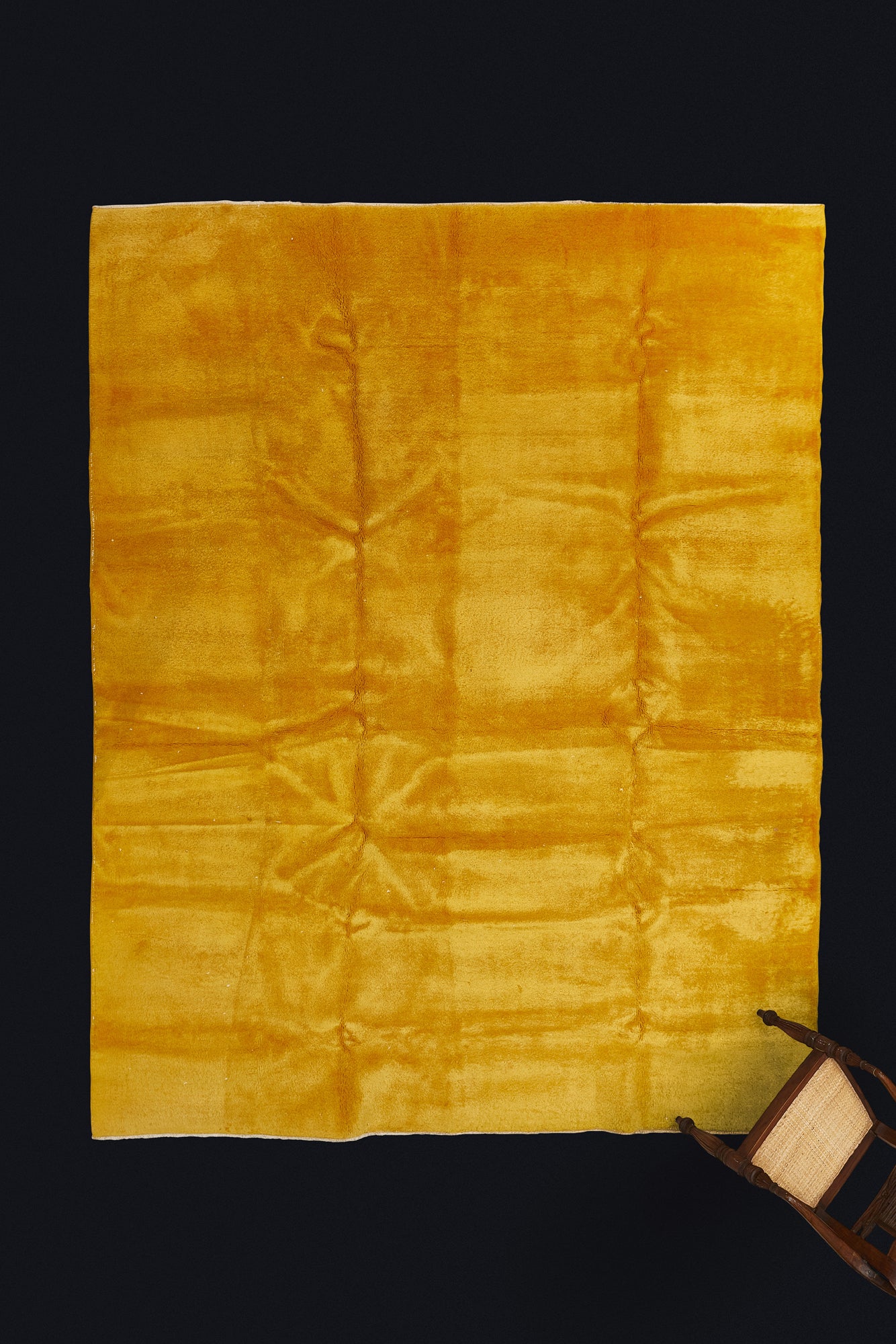 Medium Goldenrod Sparta Carpet ................ (7' x 9' 10'')