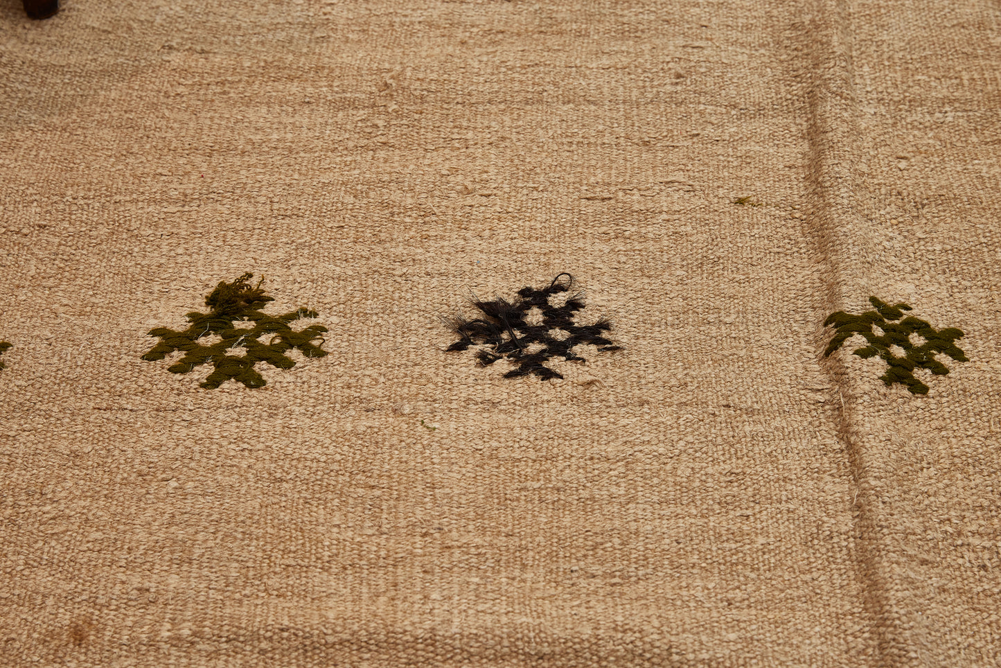 Oatmeal Hemp Carpet with Teal and Chocolate (5' 8" x 9' 1")
