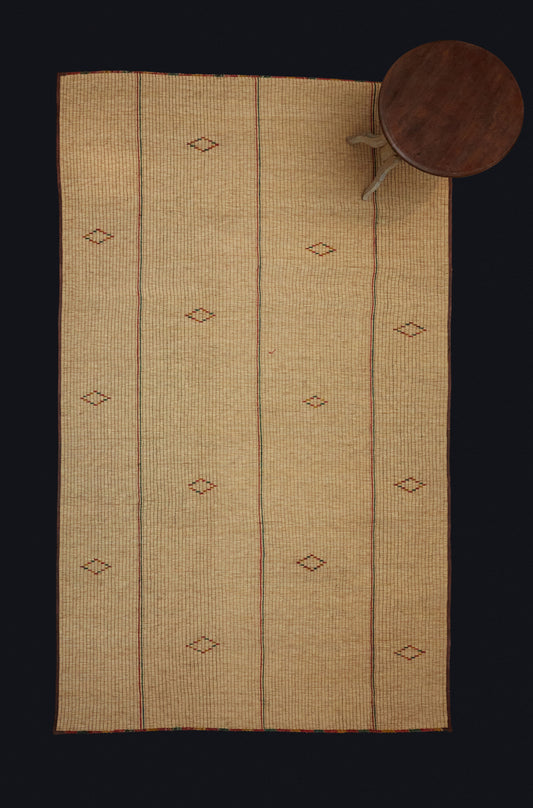 Light Colored Tuareg Mat with Floating Colored Diamonds .............. (8' 9'' x 15 '5'')